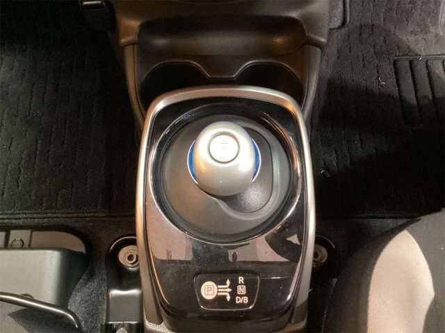 日産 ノート １．２ Ｅ－ＰＯＷＥＲ Ｘ H29年 (近畿) 99