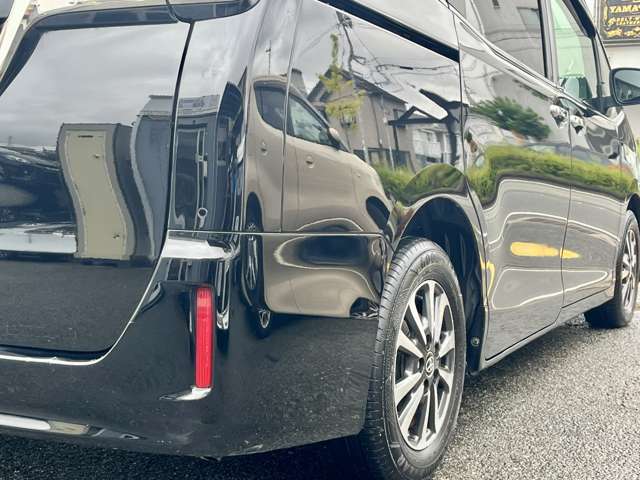 トヨタ エスクァイア ２．０ ＧＩ プレミアムパッケージ ブラックテーラード R1年 (近畿) 99