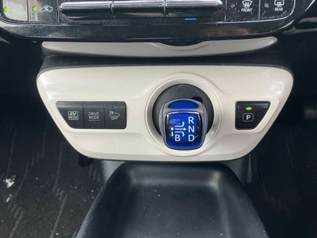 トヨタ プリウス １．８ Ｓ セーフティ プラス H29年 (近畿) 99