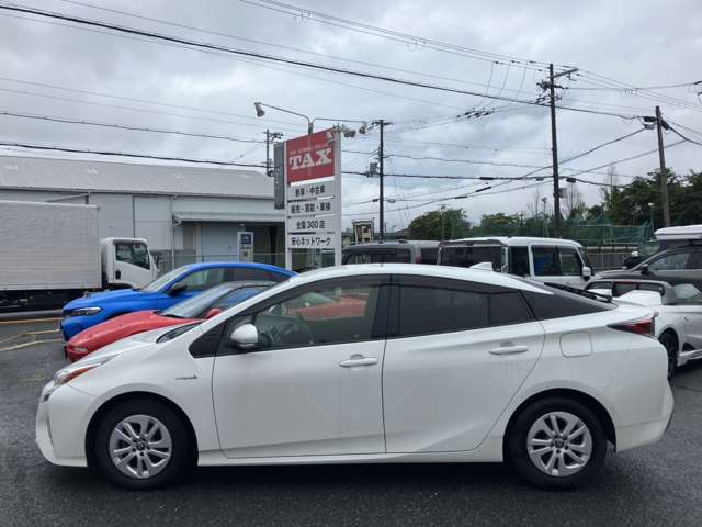 トヨタ プリウス １．８ Ｓ セーフティ プラス H29年 (近畿) 99