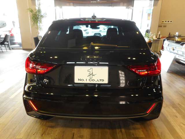 アウディ Ａ１　スポーツバック ２５　ＴＦＳＩ　Ｓライン R7年 (近畿) 99