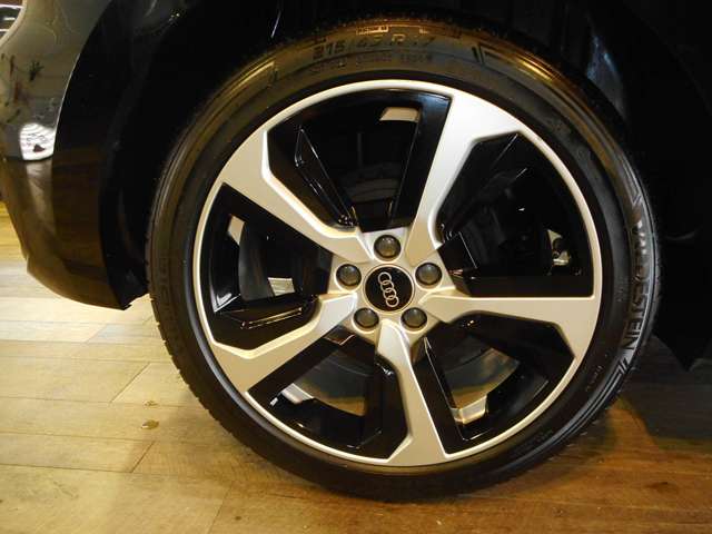 アウディ Ａ１　スポーツバック ２５　ＴＦＳＩ　Ｓライン R7年 (近畿) 99