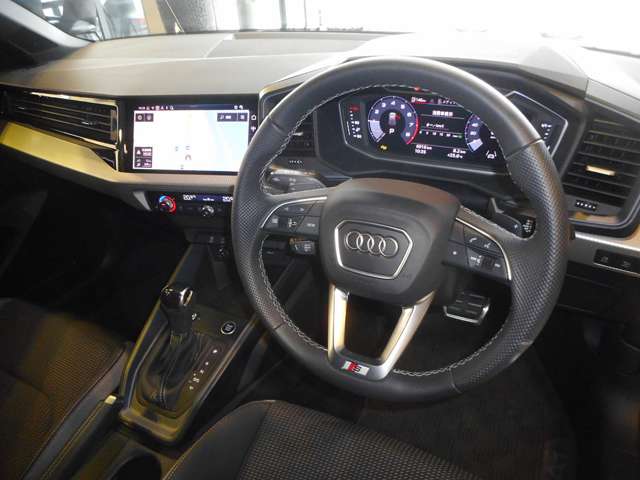 アウディ Ａ１　スポーツバック ２５　ＴＦＳＩ　Ｓライン R7年 (近畿) 99