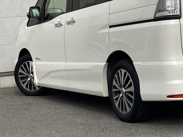 日産 セレナ ２．０ ハイウェイスター Ｖセレクション＋ＳＡＦＥＴＹ Ｓ－ＨＹＢＲＩＤ アドバンストセーフティ ＰＫＧ H27年 (四国) 99
