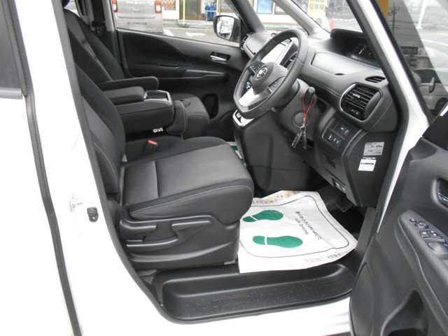 日産 セレナ ２．０ ハイウェイスター Ｖセレクション H29年 (関東) 99