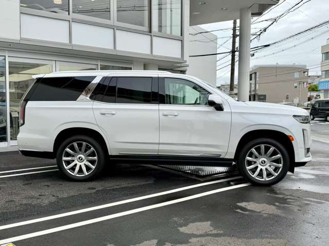 キャデラック エスカレード プラチナム ４ＷＤ R4年 (近畿) 99