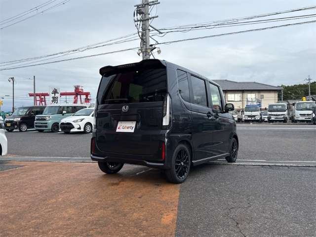 ホンダ Ｎ　ＢＯＸ カスタム ６６０ ターボ ブラック スタイル R8年 (近畿) 99