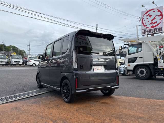 ホンダ Ｎ　ＢＯＸ カスタム ６６０ ターボ ブラック スタイル R8年 (近畿) 99