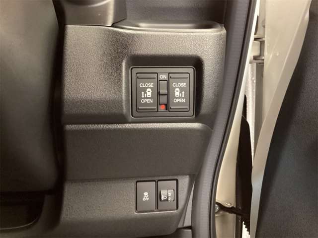 ホンダ Ｎ　ＢＯＸ カスタム ６６０ ブラック スタイル R8年 (近畿) 99