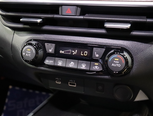 日産 ノートオーラ １．２ Ｇ ＦＯＵＲ レザーエディション ４ＷＤ R3年 (関東) 99