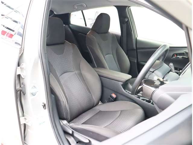 トヨタ プリウス １．８ Ｓ セーフティ プラス Ｅ－ＦＯＵＲ ４ＷＤ H29年 () 99