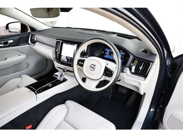 ボルボ Ｖ６０ リチャージ アルティメット Ｔ６ ＡＷＤ プラグイン ハイブリッド ４ＷＤ R5年 (東海) 99