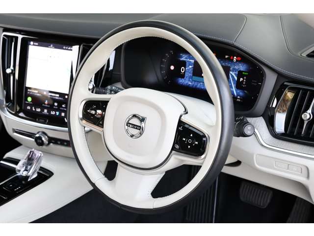 ボルボ Ｖ６０ リチャージ アルティメット Ｔ６ ＡＷＤ プラグイン ハイブリッド ４ＷＤ R5年 (東海) 99