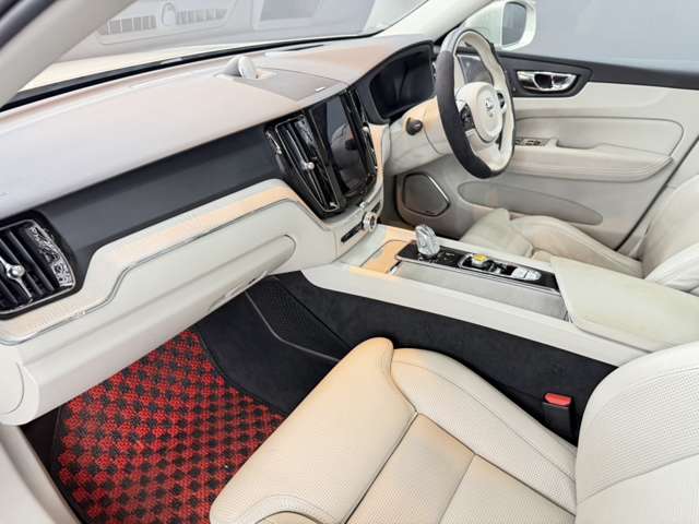 ボルボ ＸＣ６０ Ｔ８ ツインエンジン ＡＷＤ インスクリプション ４ＷＤ H29年 (関東) 99