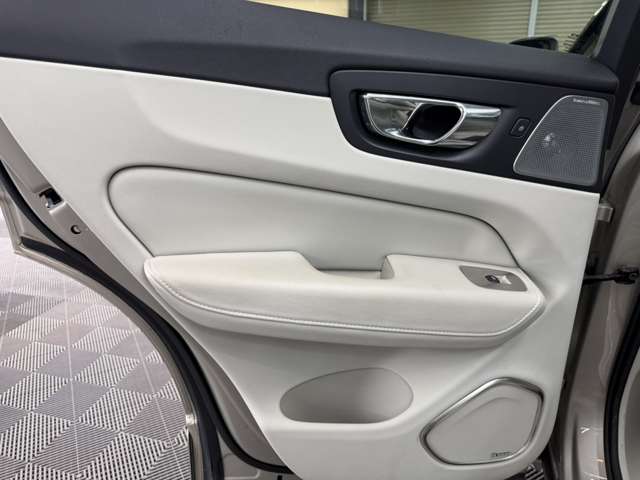 ボルボ ＸＣ６０ Ｔ８ ツインエンジン ＡＷＤ インスクリプション ４ＷＤ H29年 (関東) 99
