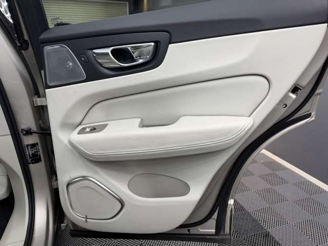 ボルボ ＸＣ６０ Ｔ８ ツインエンジン ＡＷＤ インスクリプション ４ＷＤ H29年 (関東) 99