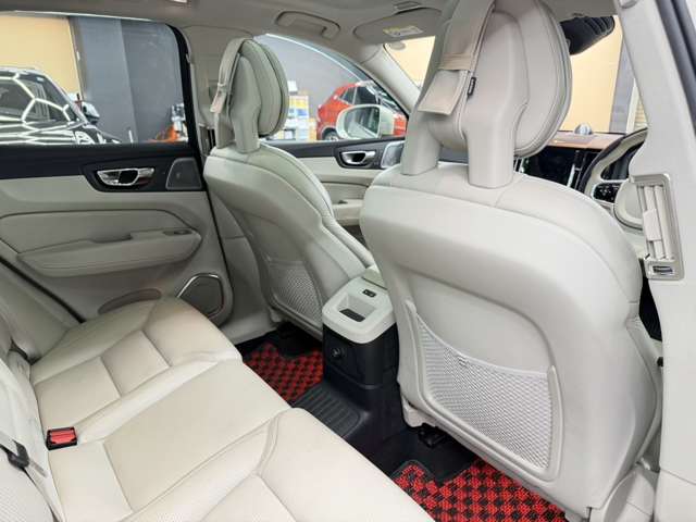 ボルボ ＸＣ６０ Ｔ８ ツインエンジン ＡＷＤ インスクリプション ４ＷＤ H29年 (関東) 99