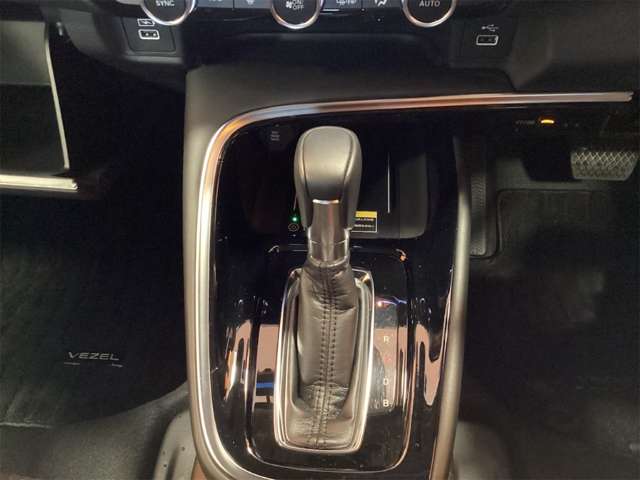 ホンダ ヴェゼル １．５ Ｅ：ＨＥＶ Ｚ R3年 (近畿) 99