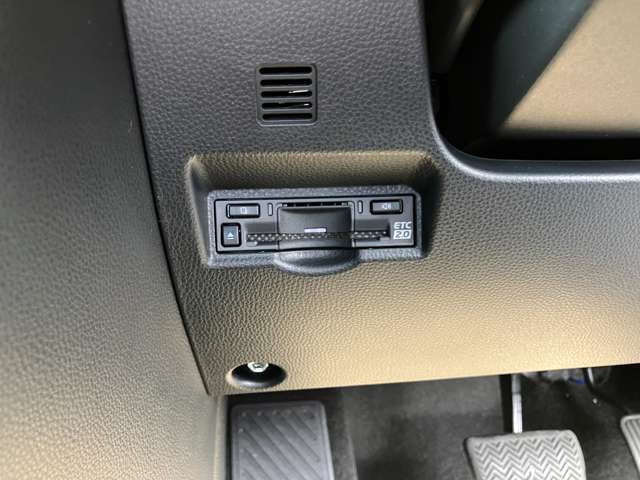トヨタ ノア １．８ ハイブリッド Ｓ－Ｚ R8年 (関東) 99