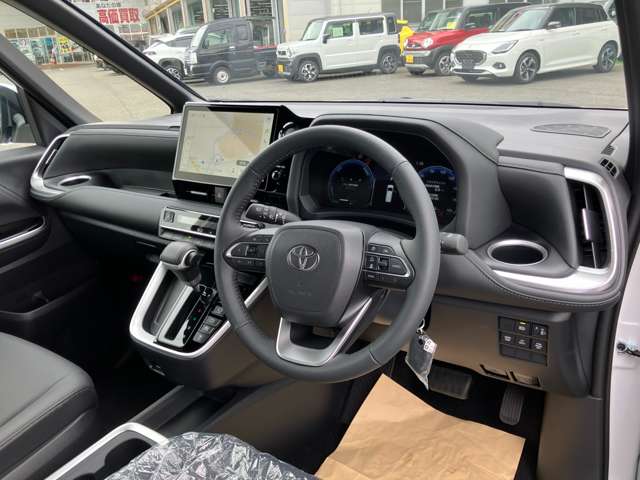 トヨタ ノア １．８ ハイブリッド Ｓ－Ｚ R8年 (関東) 99