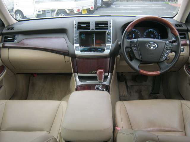 トヨタ クラウンマジェスタ ４．３ Ｉ－ＦＯＵＲ ４ＷＤ H22年 (関東) 99