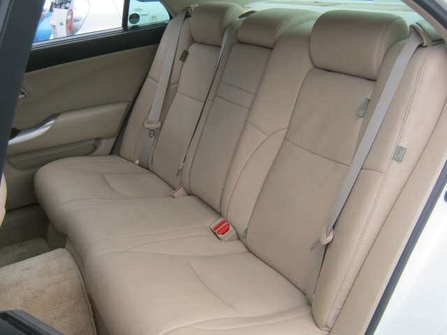 トヨタ クラウンマジェスタ ４．３ Ｉ－ＦＯＵＲ ４ＷＤ H22年 (関東) 99