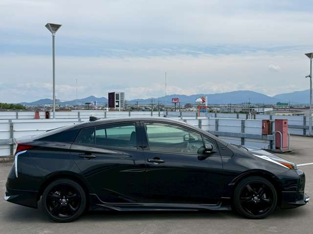 トヨタ プリウス １．８ Ｓ ツーリングセレクション ブラックエディション R4年 (近畿) 99