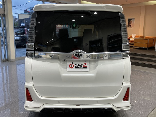トヨタ ヴォクシー ２．０ ＺＳ 煌ＩＩ R2年 () 99