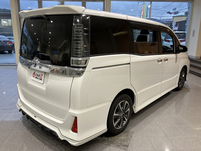トヨタ ヴォクシー ２．０ ＺＳ 煌ＩＩ R2年 () 99