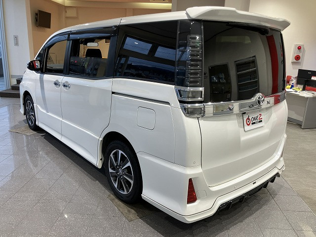トヨタ ヴォクシー ２．０ ＺＳ 煌ＩＩ R2年 () 99