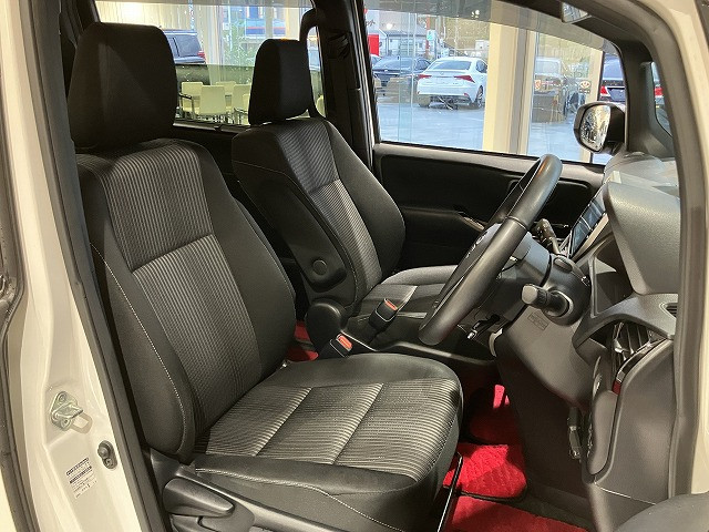 トヨタ ヴォクシー ２．０ ＺＳ 煌ＩＩ R2年 () 99