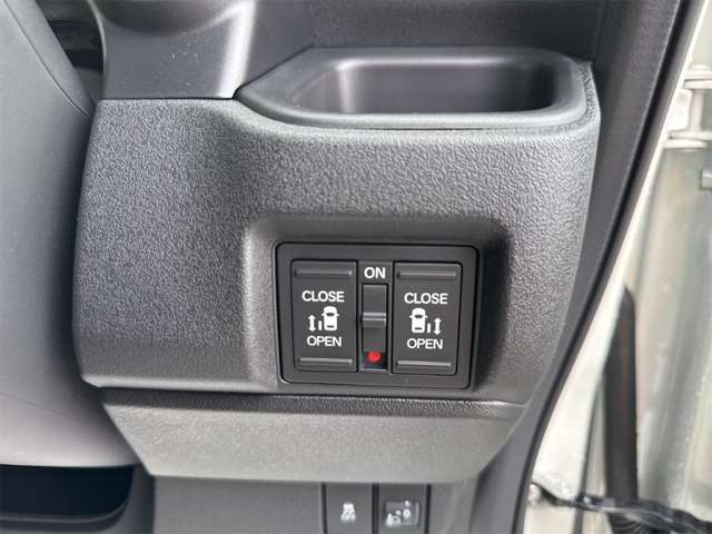 ホンダ Ｎ　ＢＯＸ カスタム ６６０ ターボ コーディネートスタイル ２トーン R8年 () 99