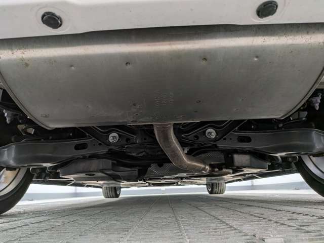トヨタ プリウス ２．０ Ｚ Ｅ－ＦＯＵＲ ４ＷＤ R5年 (東北) 99