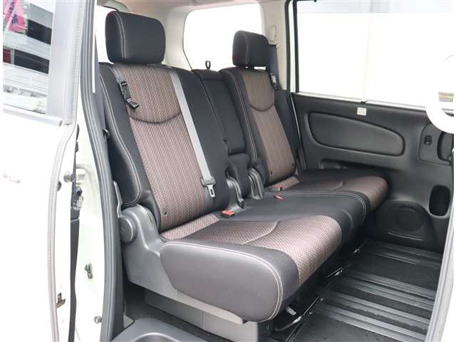 日産 セレナ ２．０ ハイウェイスター Ｖセレクション＋ＳＡＦＥＴＹＩＩ Ｓ－ＨＹＢＲＩＤ H27年 () 99