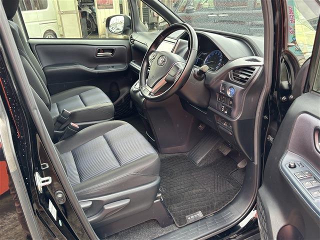 トヨタ ヴォクシー １．８ ハイブリッド ＺＳ H28年 (東海) 99