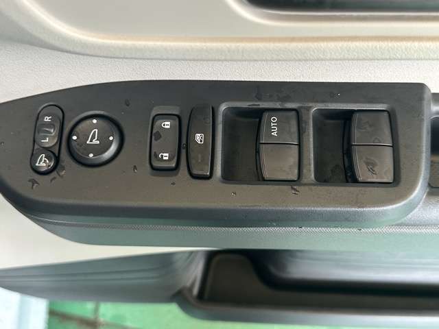ホンダ Ｎ　ＢＯＸ ６６０ ファッションスタイル ２トーン R8年 () 99
