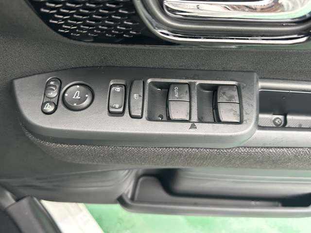 ホンダ Ｎ　ＢＯＸ カスタム ６６０ ブラック スタイル R8年 () 99