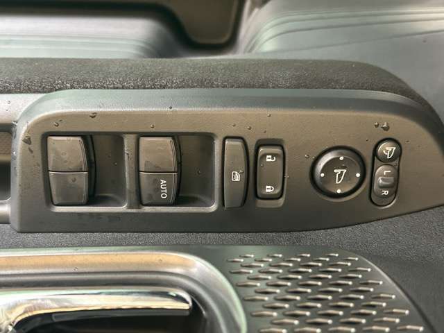 ホンダ Ｎ　ＢＯＸ カスタム ６６０ ターボ R8年 () 99