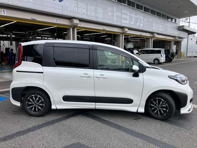 トヨタ シエンタ　ハイブリッド ハイブリッド １．５ Ｚ Ｅ－ＦＯＵＲ ４ＷＤ R5年 (関東) 99