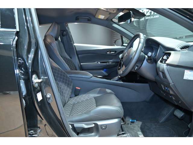 トヨタ Ｃ−ＨＲ ハイブリッド １．８ Ｇ モード ネロ セーフティ プラスＩＩＩ R5年 (関東) 99