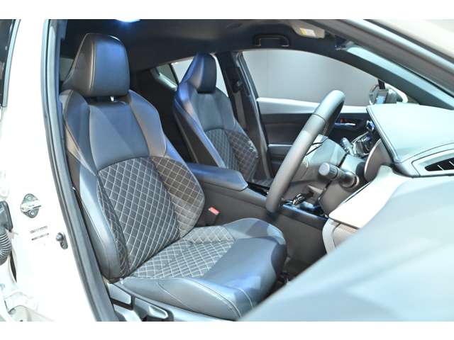 トヨタ Ｃ−ＨＲ ハイブリッド １．８ Ｇ モード ネロ セーフティ プラスＩＩＩ R4年 (関東) 99