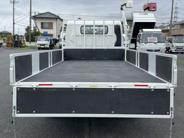 三菱フソウ キャンター ３．０ ワイド ロング 全低床 ディーゼルターボ R5年 () 99