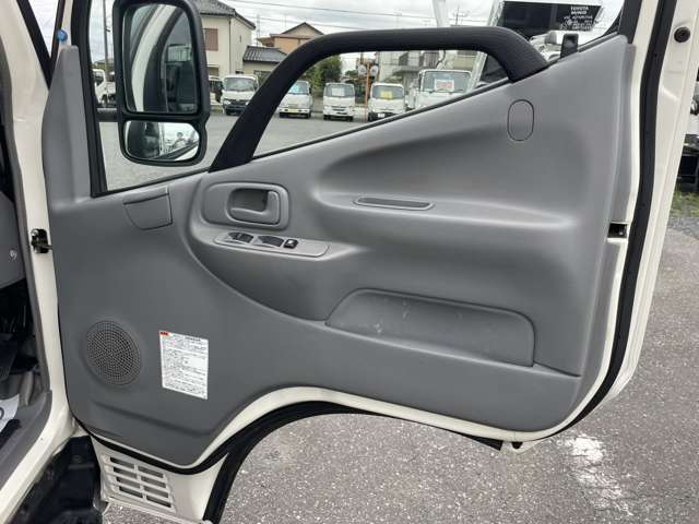 日野自動車 デュトロ ３Ｔ R4年 () 99