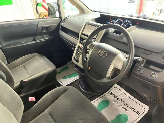 トヨタ ヴォクシー ２．０ Ｘ Ｌエディション H25年 (関東) 99