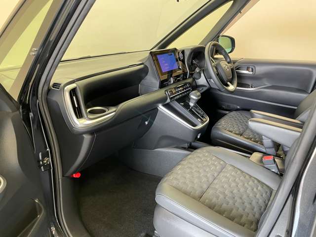 トヨタ ヴォクシー １．８ ハイブリッド Ｓ－Ｚ R5年 (甲信越・北陸) 99