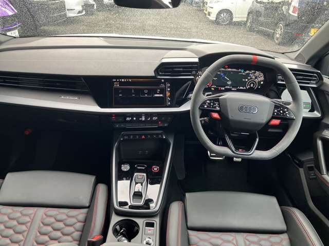 アウディ ＲＳ３　セダン ２．５ ４ＷＤ R7年 () 99