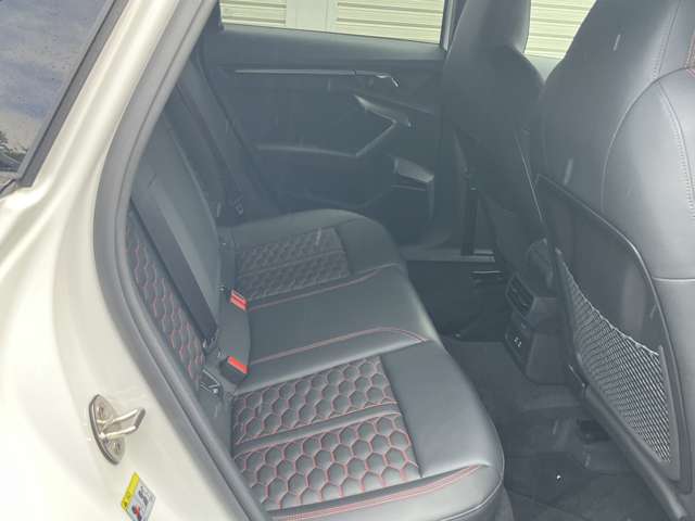 アウディ ＲＳ３　セダン ２．５ ４ＷＤ R7年 () 99