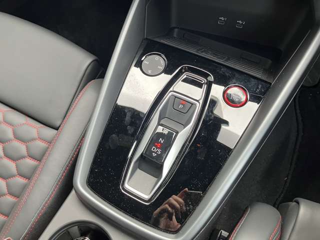 アウディ ＲＳ３　セダン ２．５ ４ＷＤ R7年 () 99
