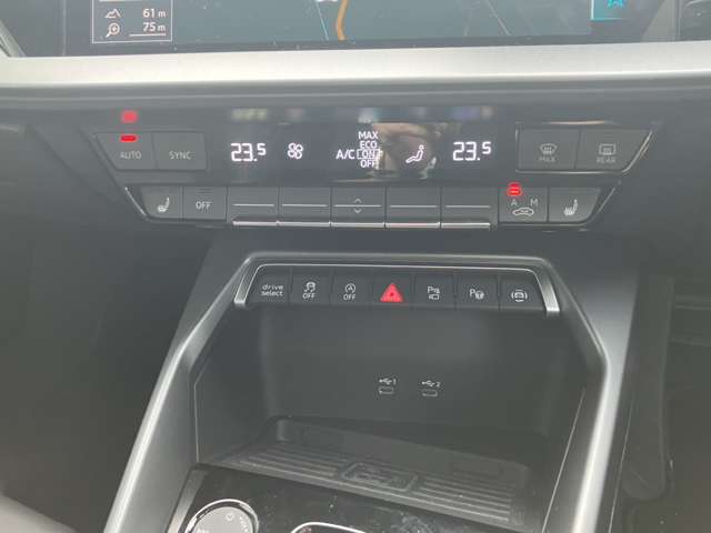 アウディ ＲＳ３　セダン ２．５ ４ＷＤ R7年 () 99