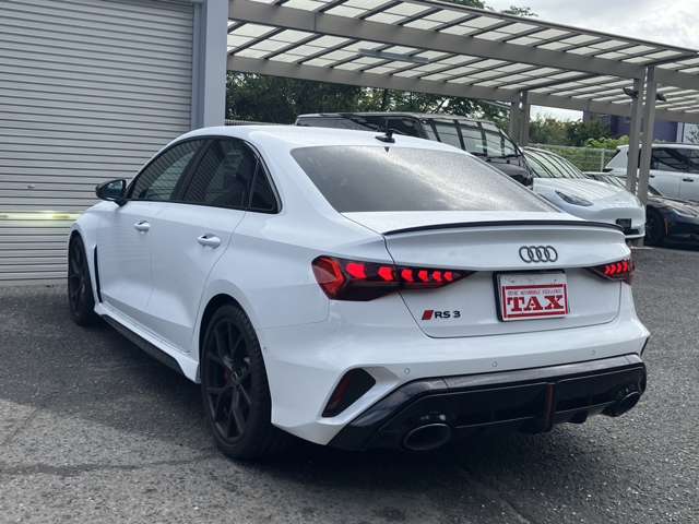 アウディ ＲＳ３　セダン ２．５ ４ＷＤ R7年 () 99